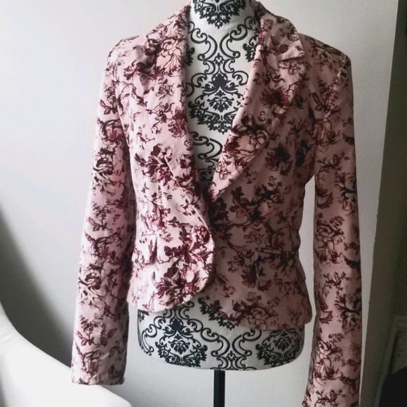 🌟Stunning Vintage French Blazer🇫🇷 - Picture 2 of 11